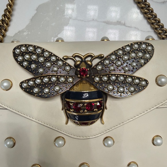 Gucci Queen Bee Shoulder Bag with Gold Chain and Bee Embellishment with COA - Picture 3 of 10